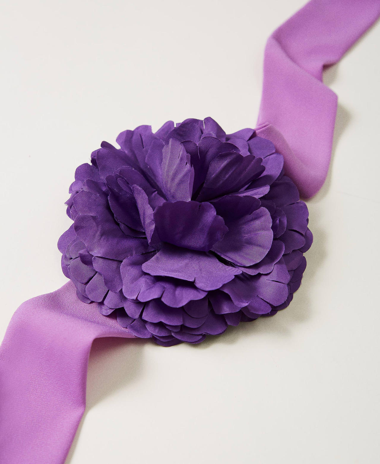 Écharpe avec fleur