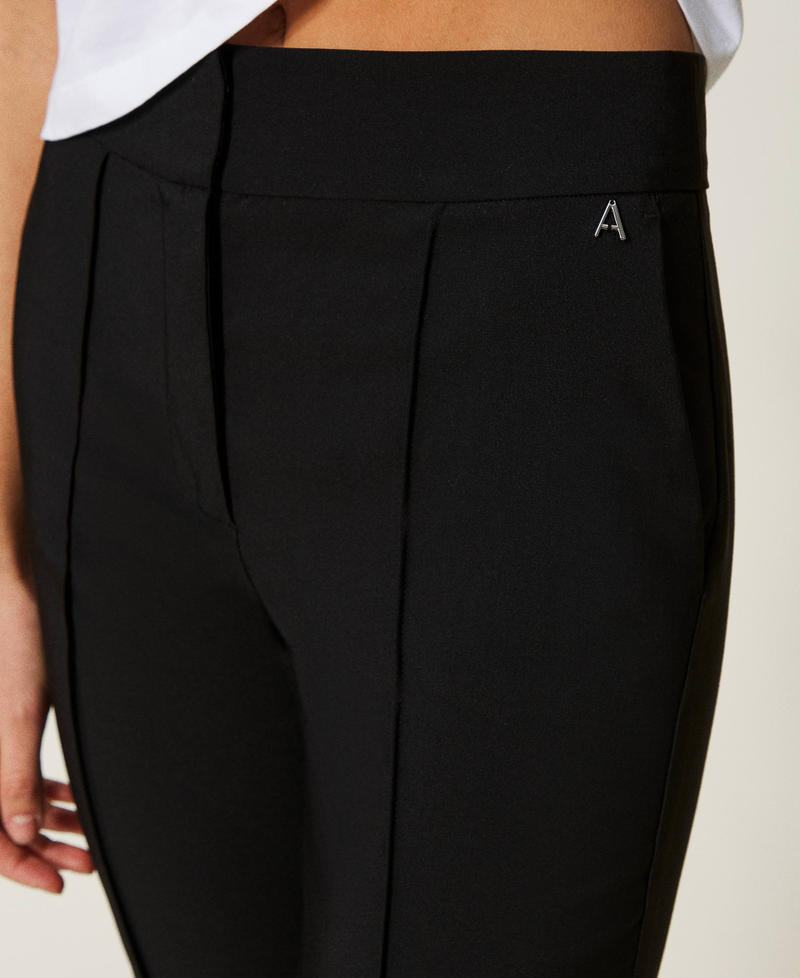 Cropped trousers with macramé lace