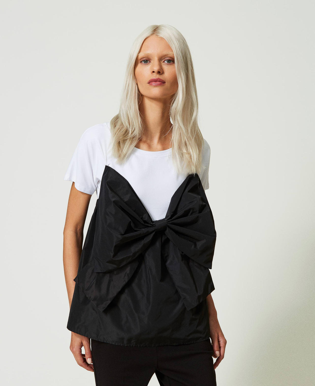 T-shirt avec nœud en taffetas
