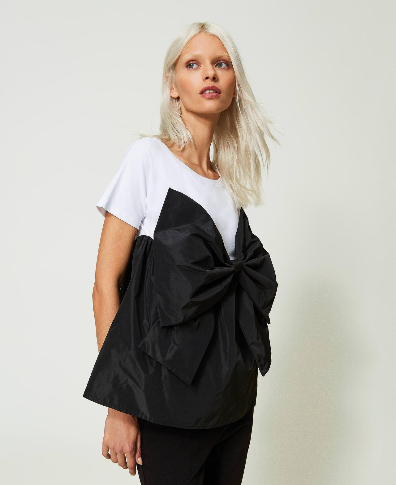 T-shirt avec nœud en taffetas