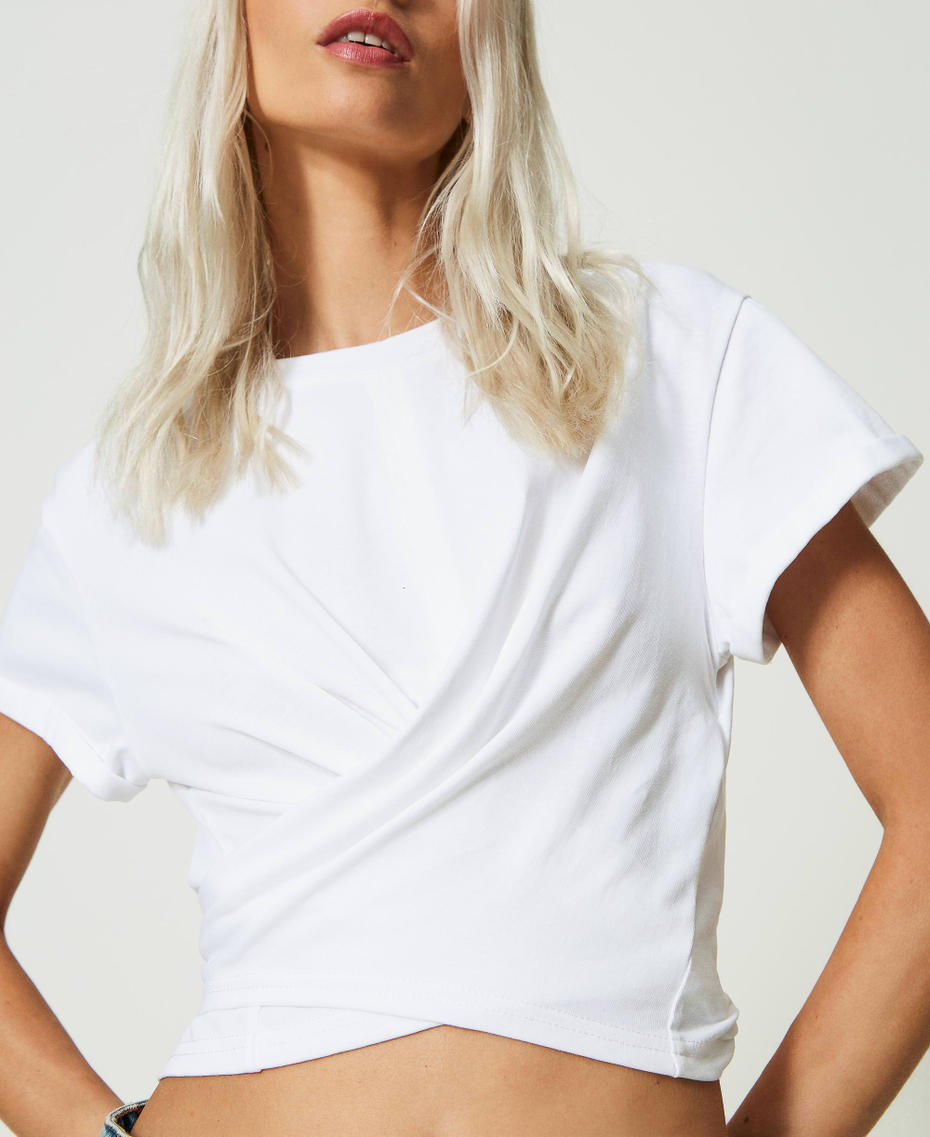 Укороченная футболка с перекрестием Белый "Papers" женщина 241AP2130-04