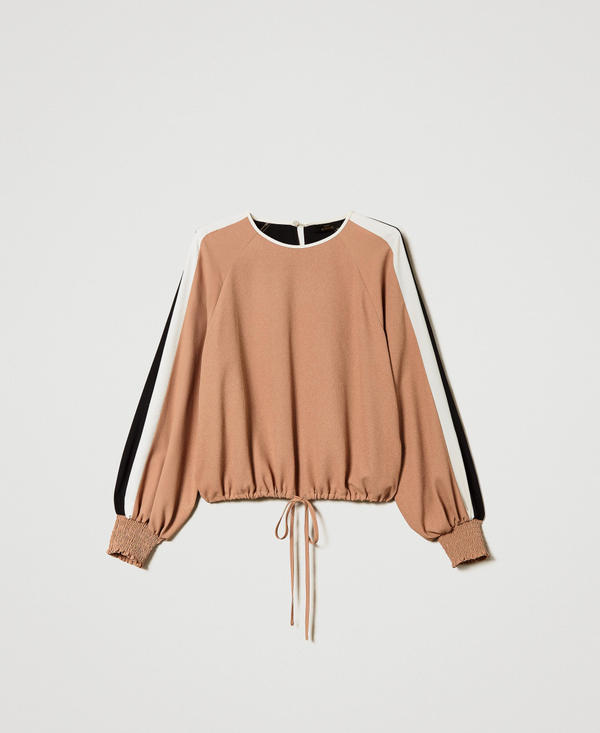 Blusa in cr&ecirc;pe de Chine con poliestere riciclato