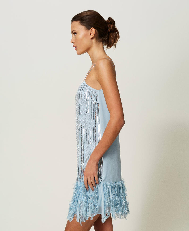 Kurzes Kleid aus Georgette mit Stickereien „Airy Blue“-Azur Frau 241AP2171-03
