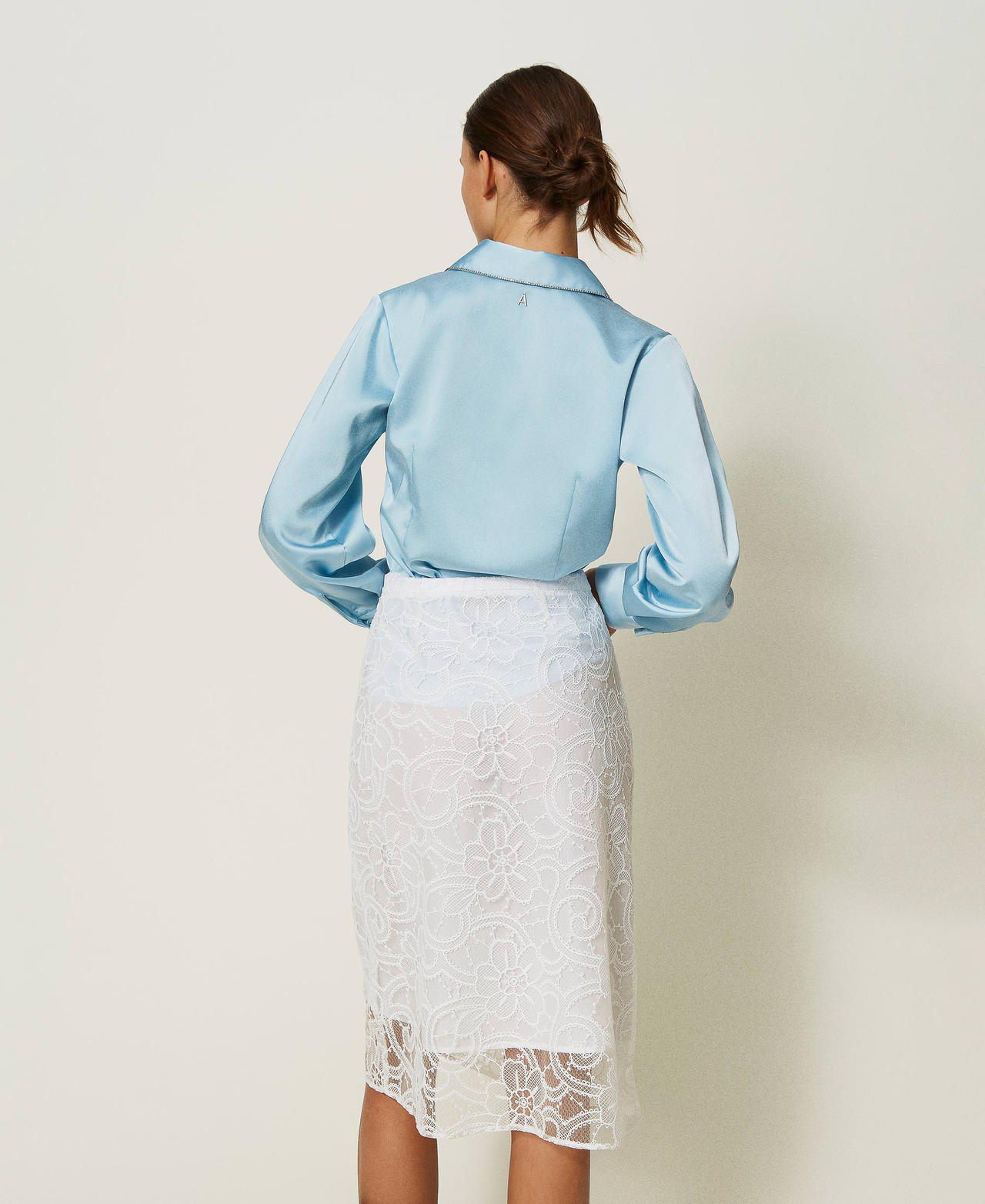 Jupe mi-longue en organza brodé