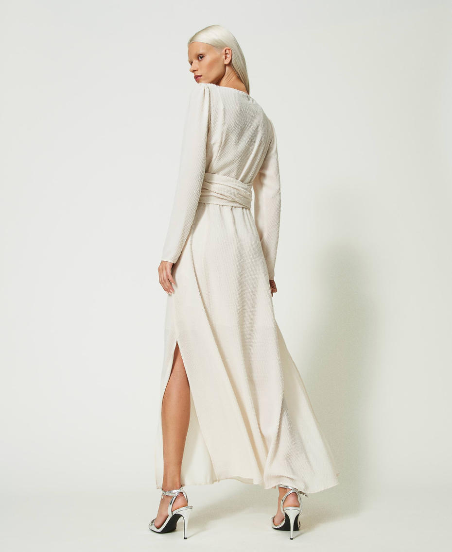 Robe longue en crêpe fil coupé