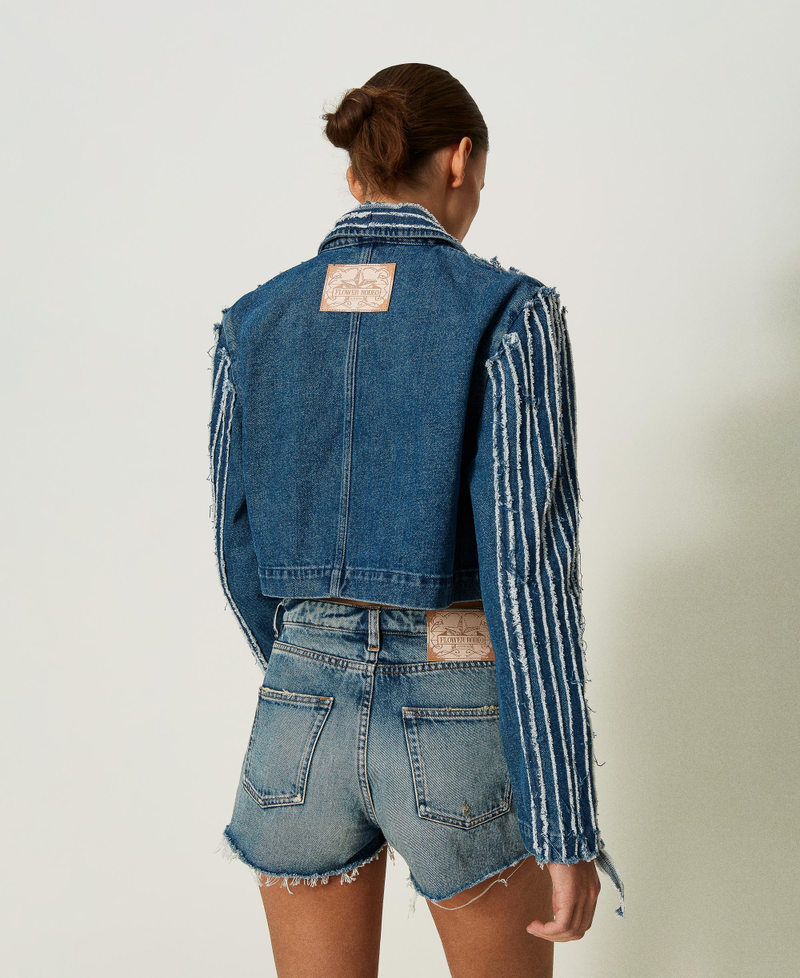 Frayed hem denim shorts