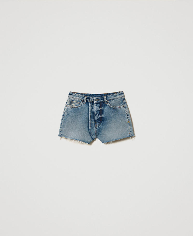 Frayed hem denim shorts