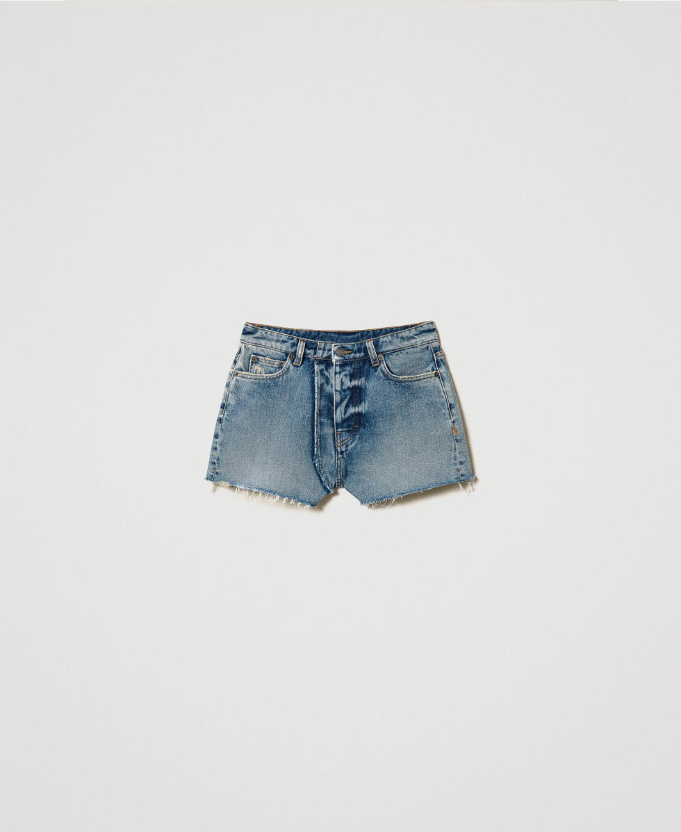 Frayed hem denim shorts