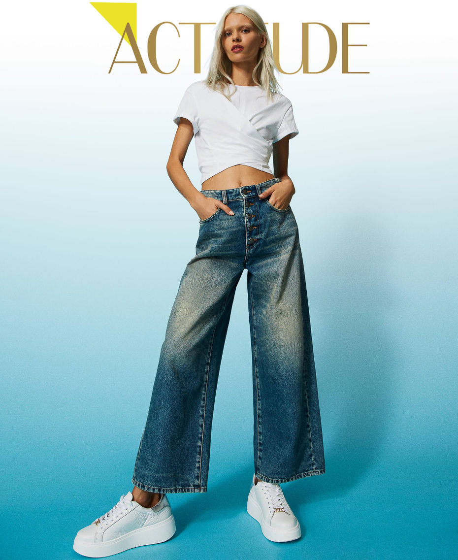 Wide leg jeans with buttons