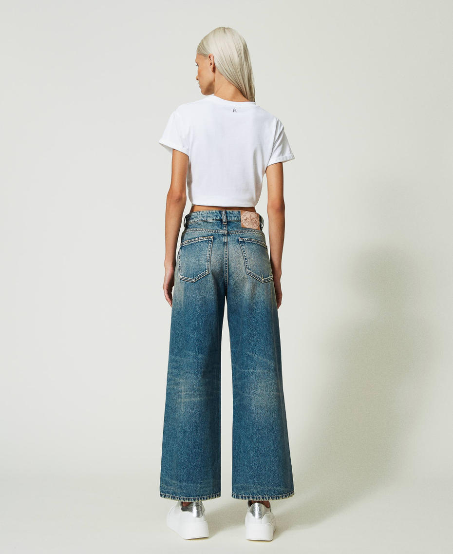 Wide leg jeans with buttons