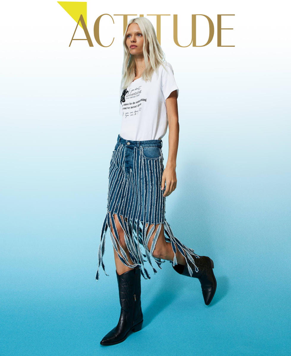 Denim miniskirt with fringes