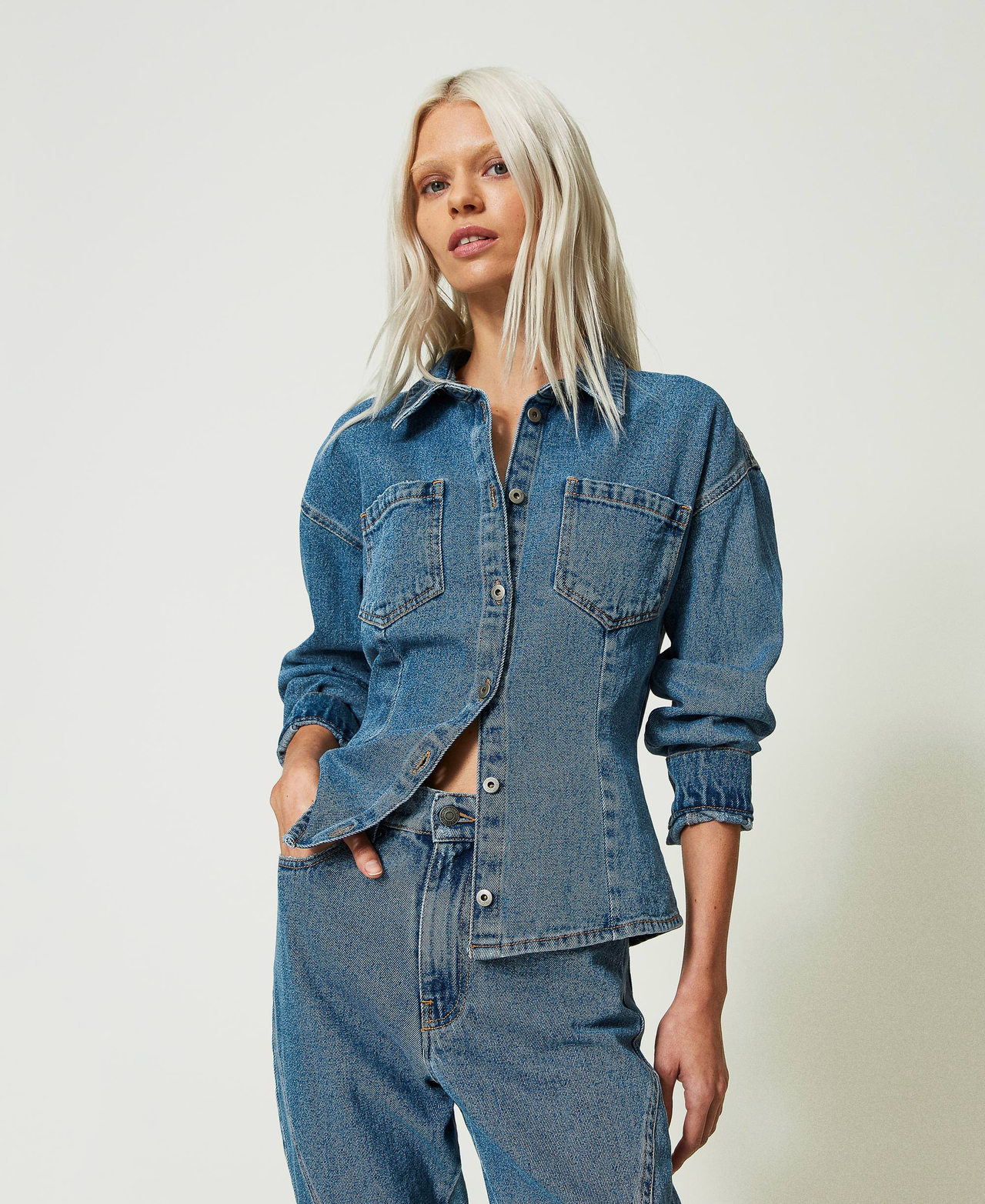 Fitted denim shirt with star Mid Denim Woman 241AP2491-02