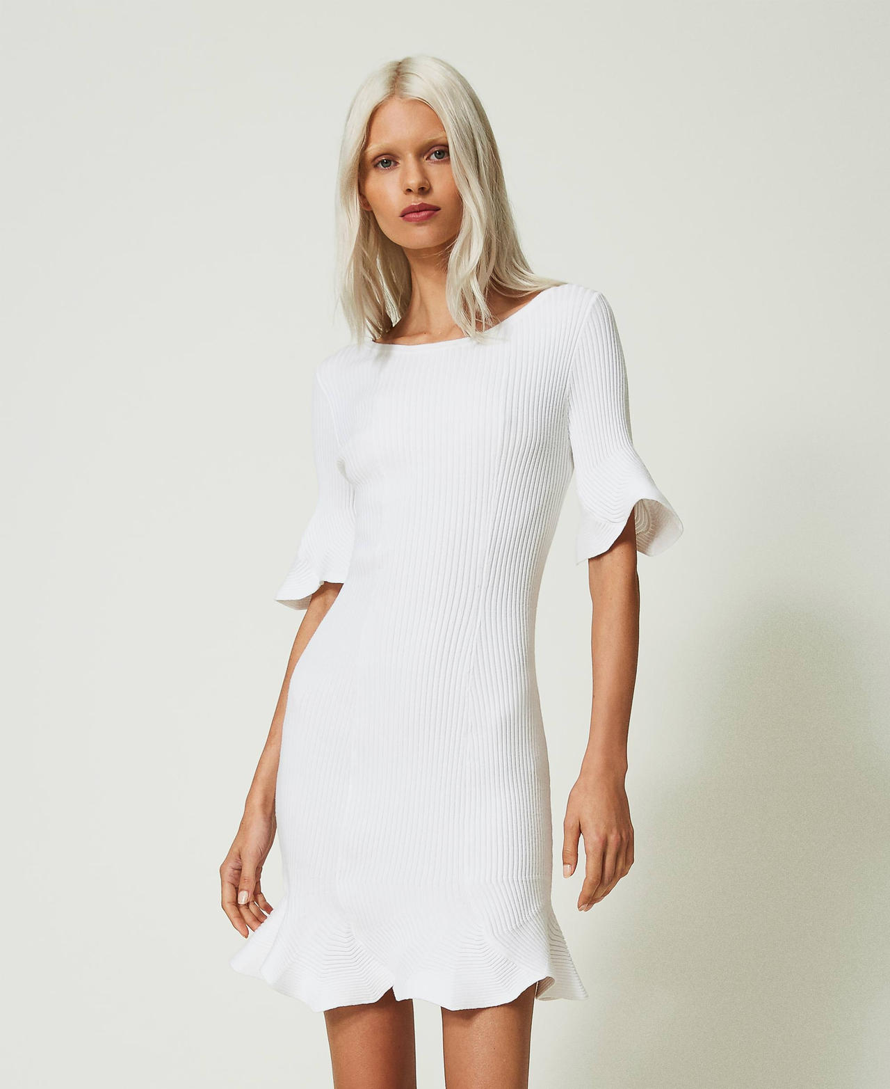 Vestido corto de canalé con volantes Blanco "Papers" Mujer 241AP3050-02