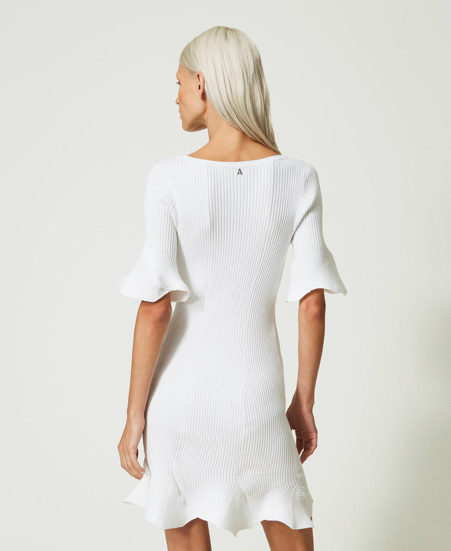 Короткое платье в рубчик с оборками Белый "Papers" женщина 241AP3050-04