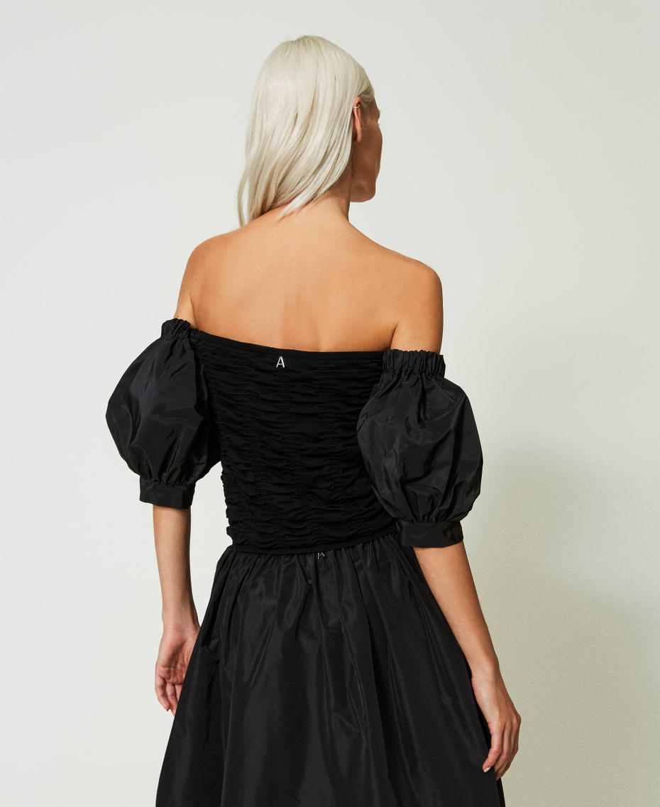 Top con volantes Leisle en negro