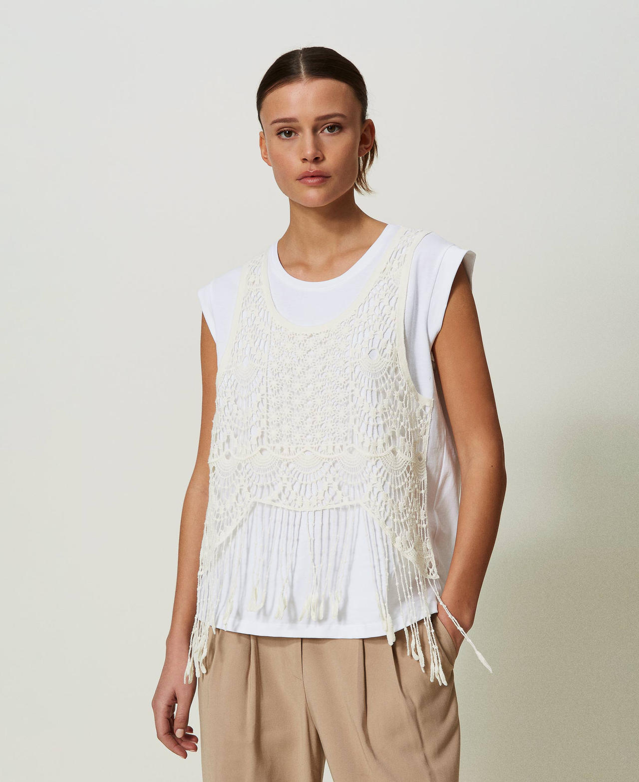 Camiseta con macramé y flecos Bicolor Blanco «Papiro» / Chantilly Mujer 241AT2041-02