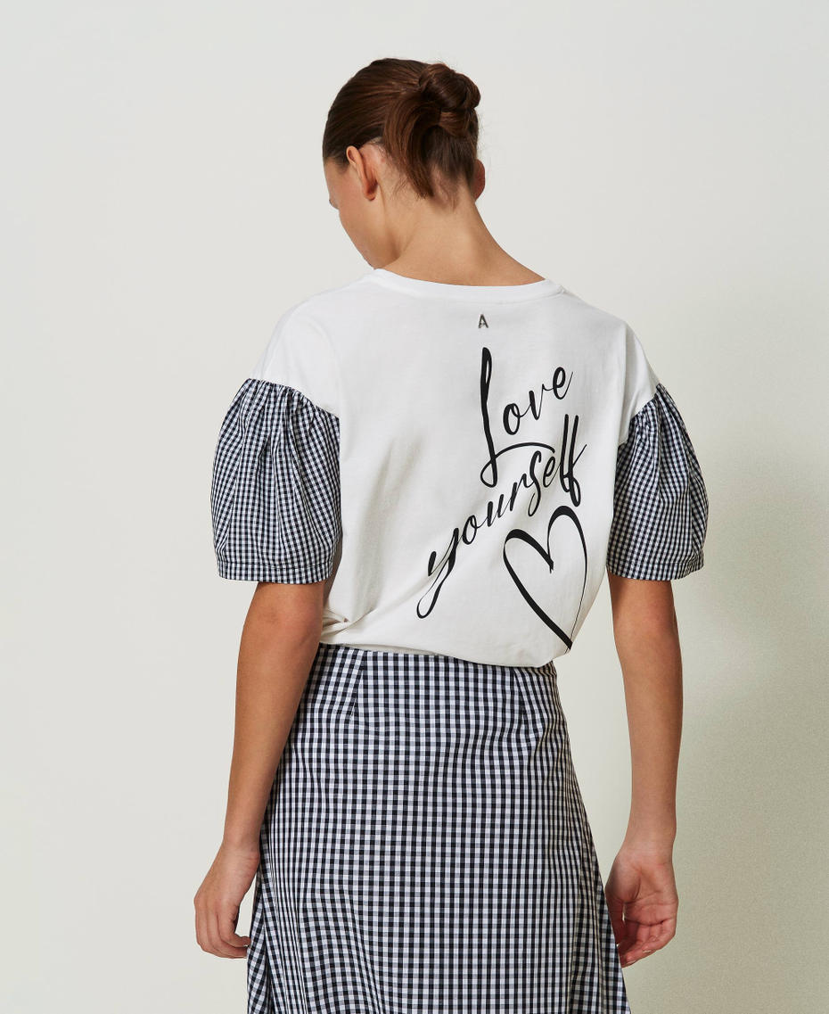 Regular t-shirt with gingham sleeves Two-tone "Papyrus" White / Black Woman 241AT2064-03