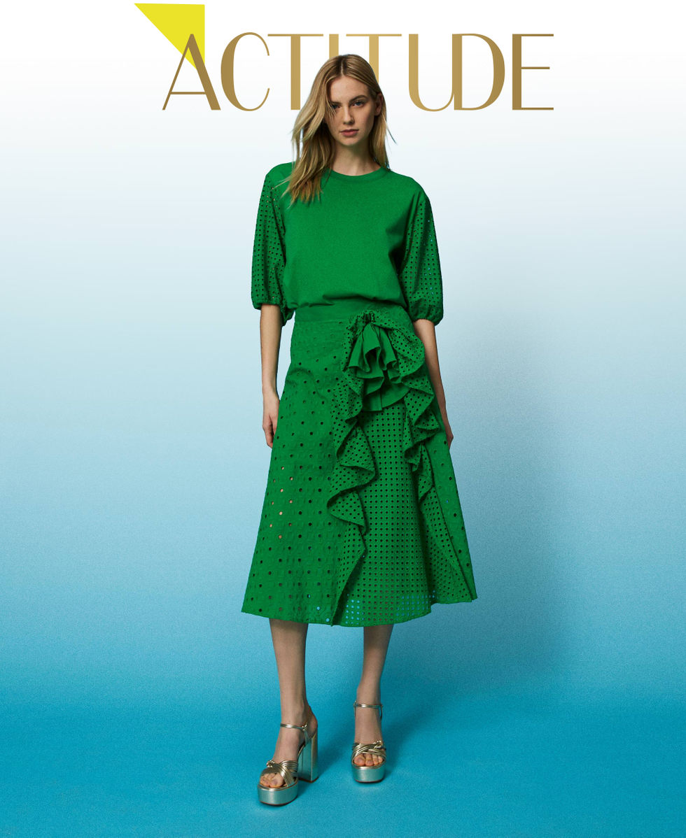 Midirock mit Lochstickereien und Raffung