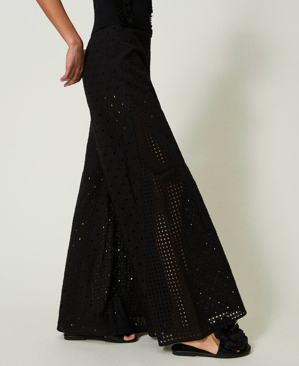 Pantalon palazzo en broderie anglaise