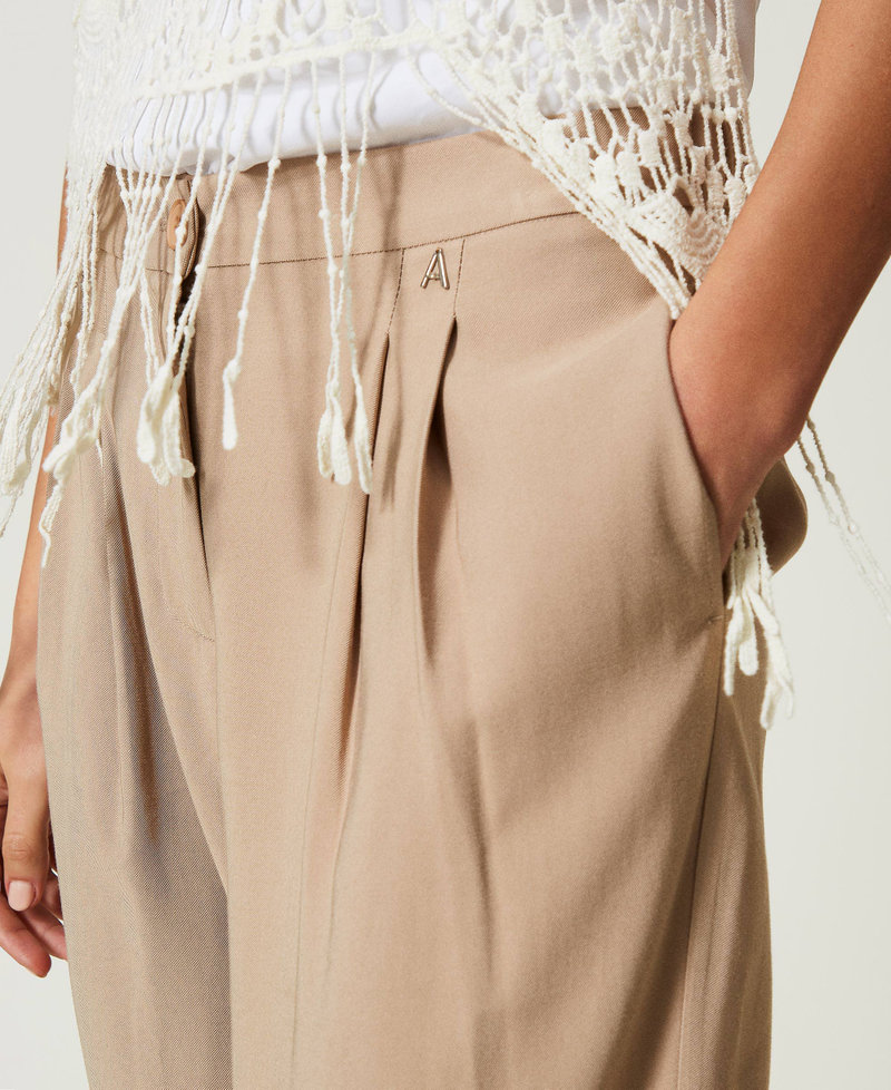 Joggers with pleats
