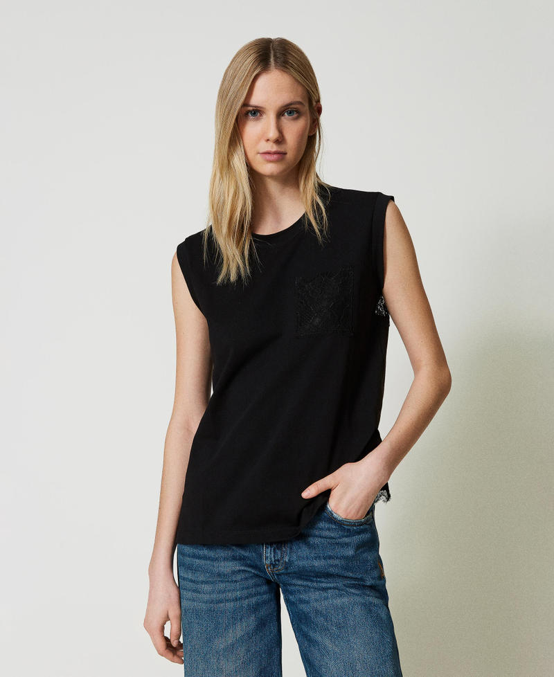 T-Shirt im Regular-Fit mit Spitze Schwarz Frau 241AT2190_00006_02