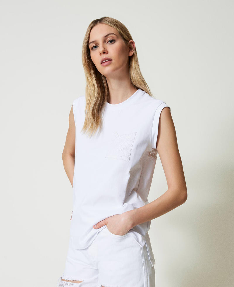 Regular t-shirt with lace