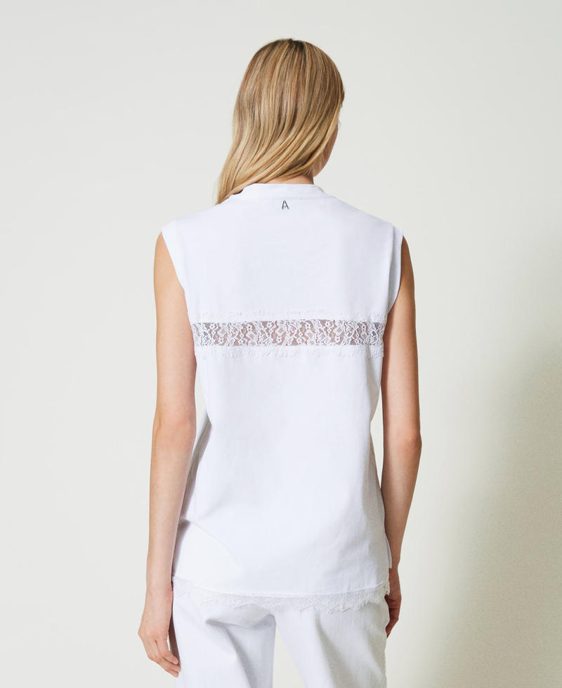Regular t-shirt with lace