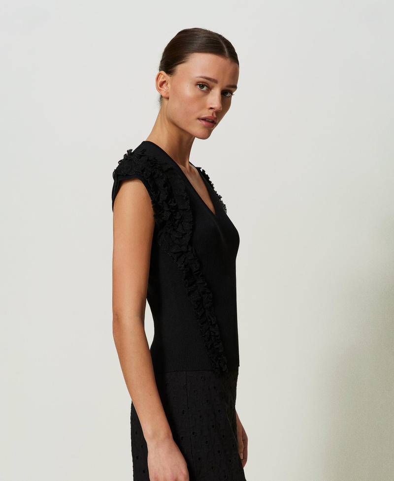 Fitted ribbed top with ruffles