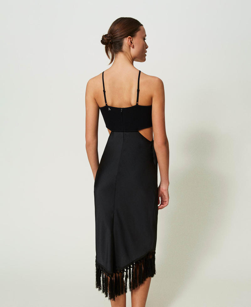 Robe midi en satin et franges