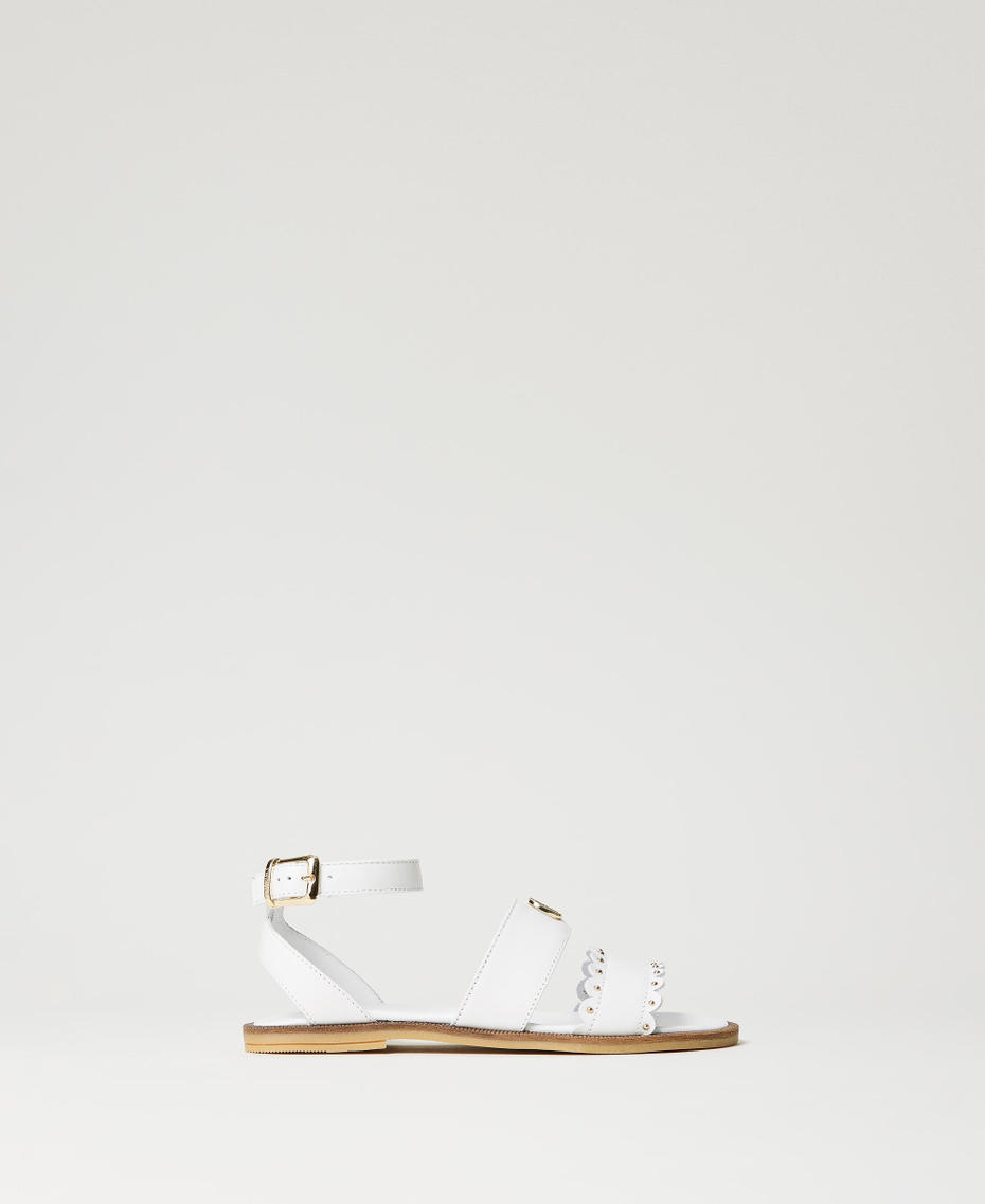 Leather sandals with Oval T
