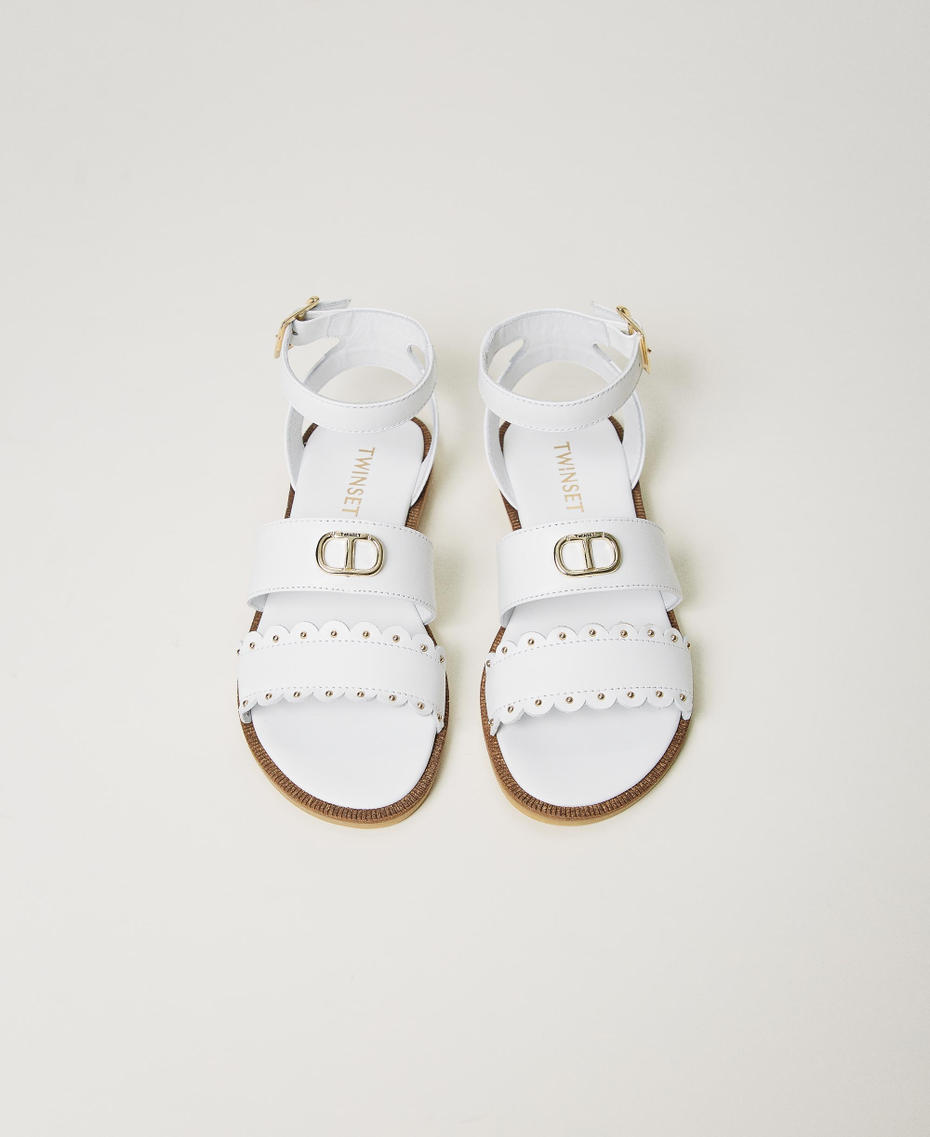 Leather sandals with Oval T