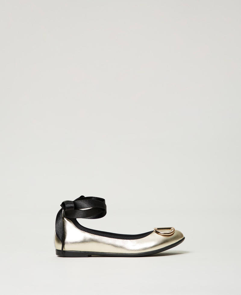 Ballerines en cuir avec lacet et Oval T