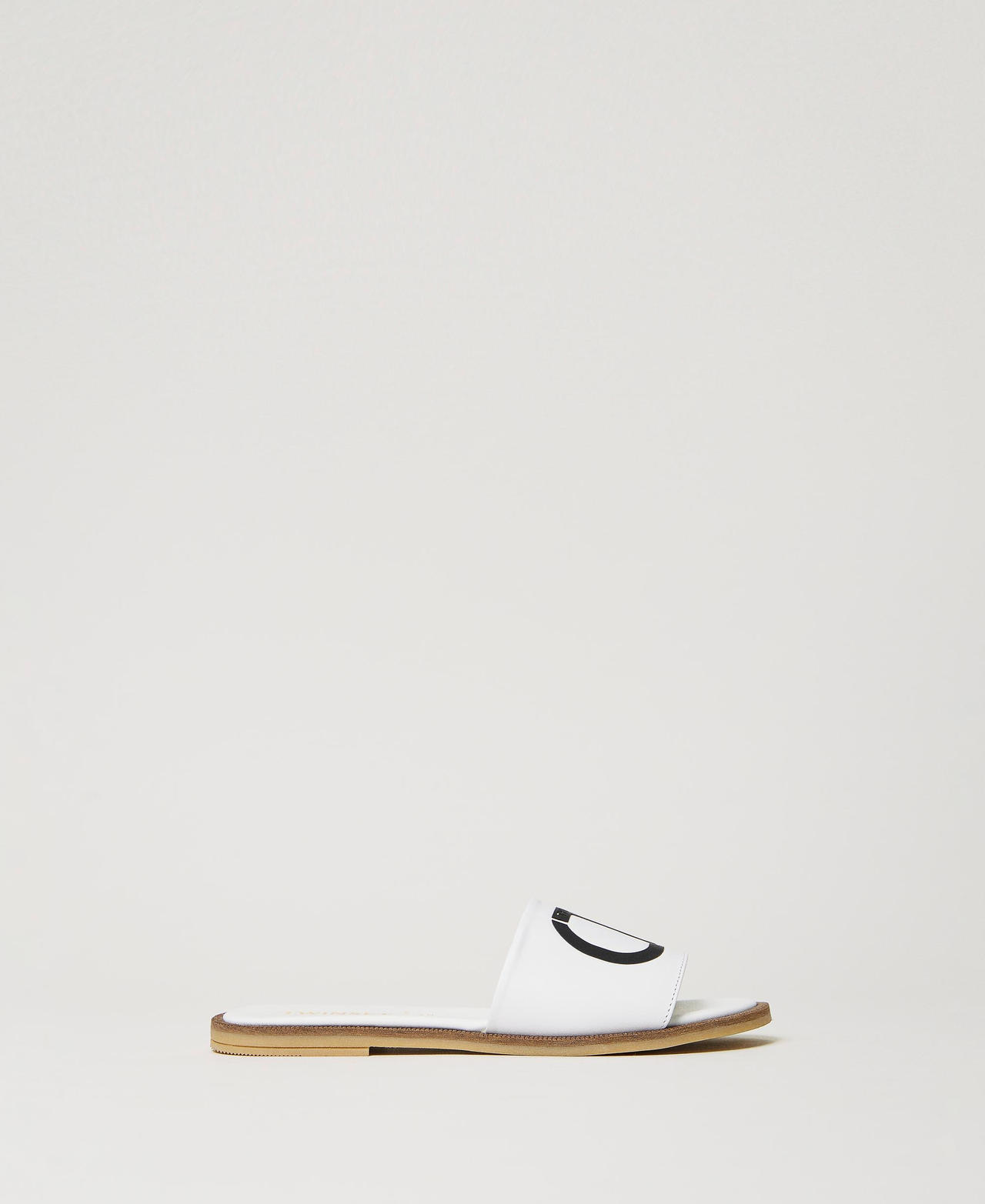 Sandales slides en cuir avec Oval T Blanc &laquo;&thinsp;Lucent White&thinsp;&raquo; Fille 241GCJ072_11271_01