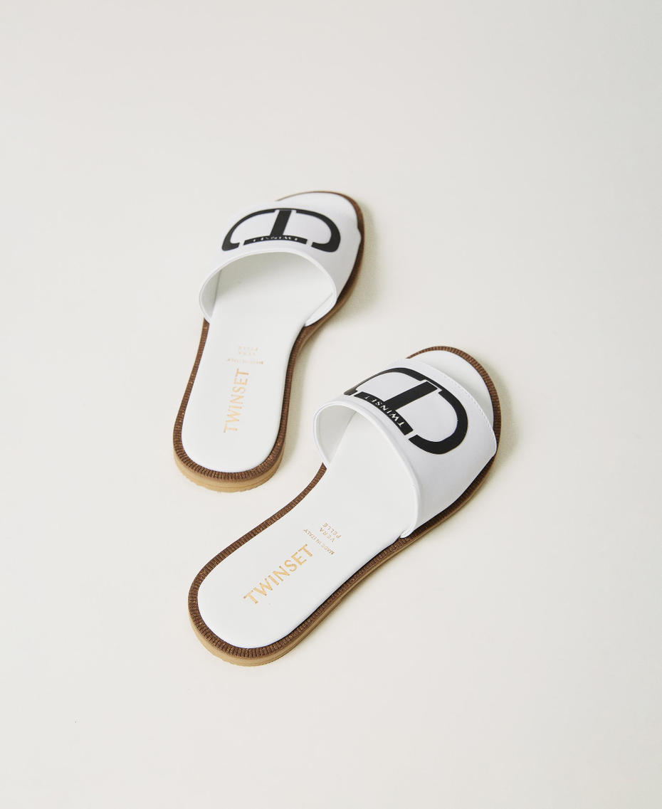 Sandales slides en cuir avec Oval T