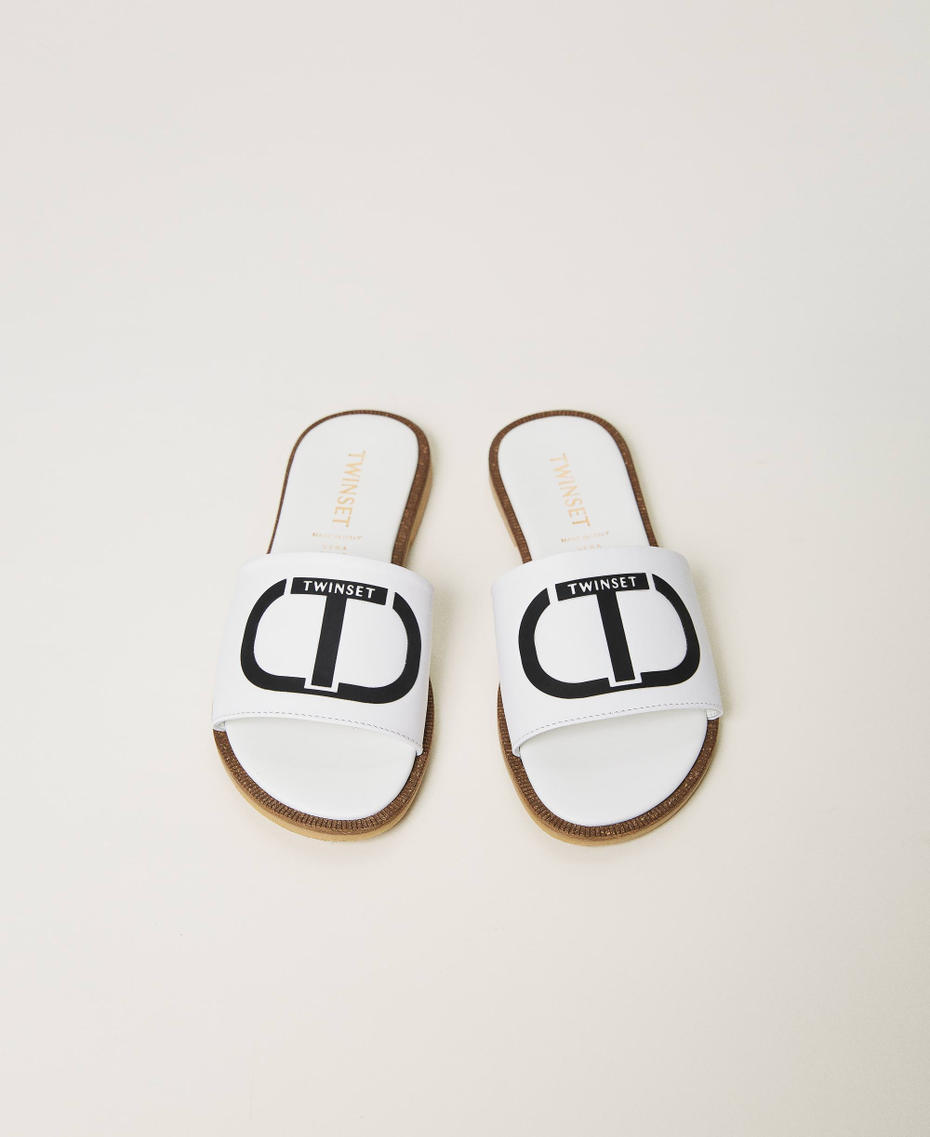 Sandales slides en cuir avec Oval T