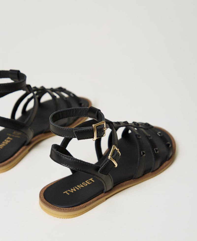 Sandali in pelle con borchie