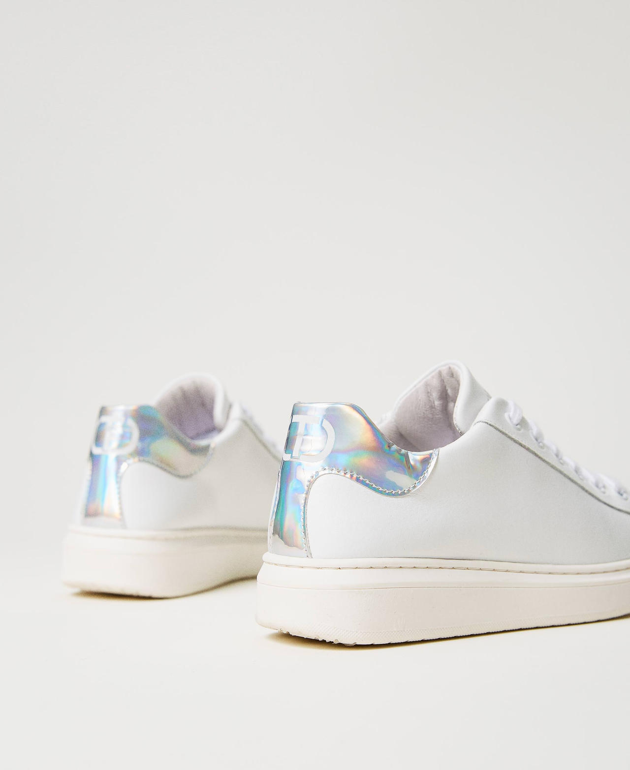 Baskets en cuir avec détail irisé