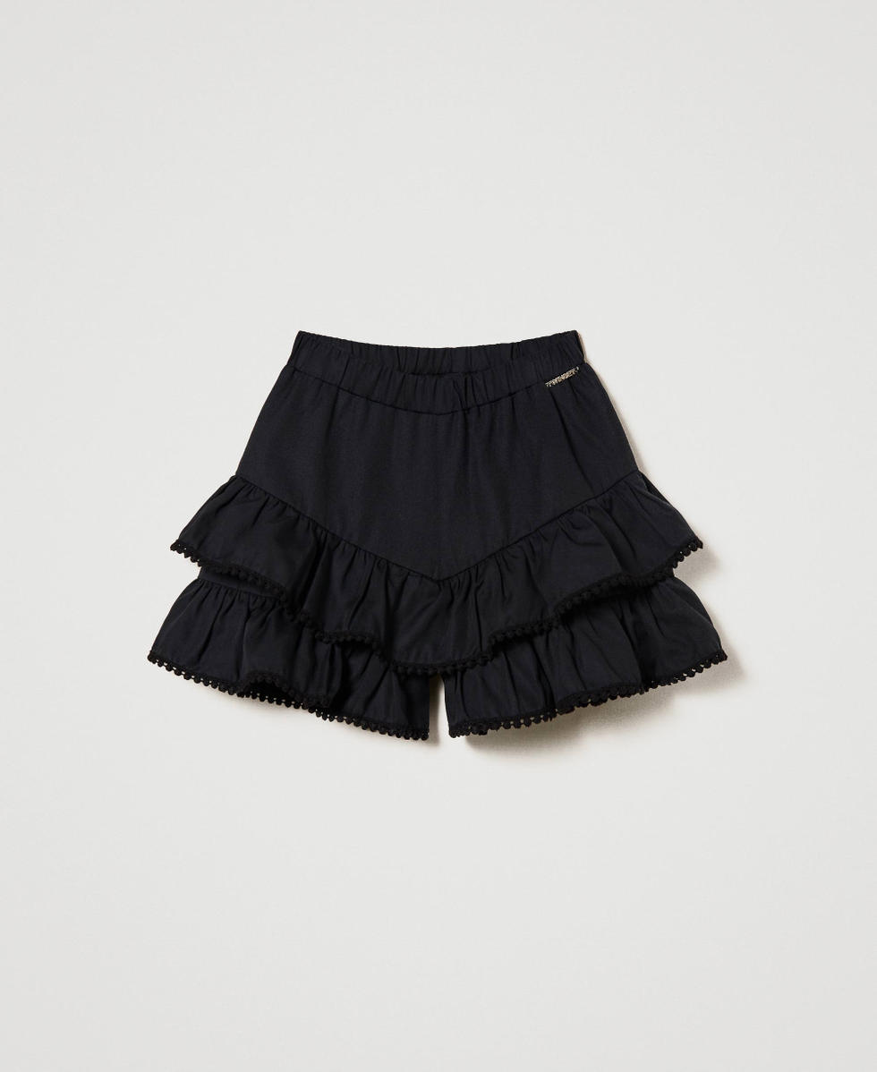 Shorts con balze e pompon