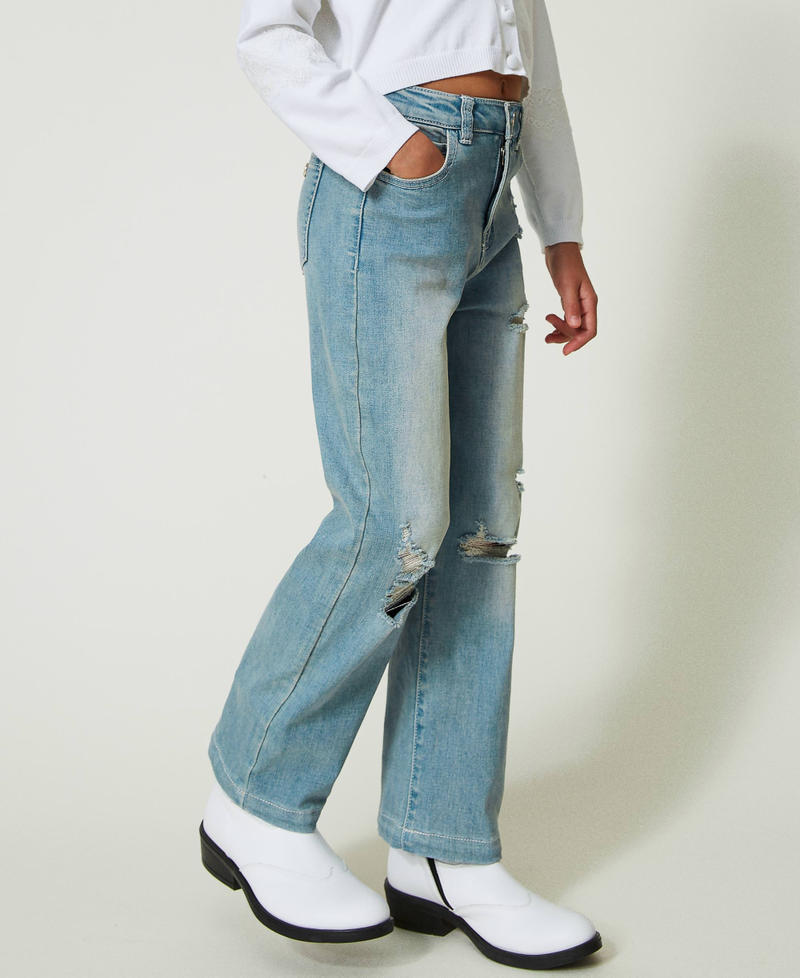 Wide leg jeans with rips