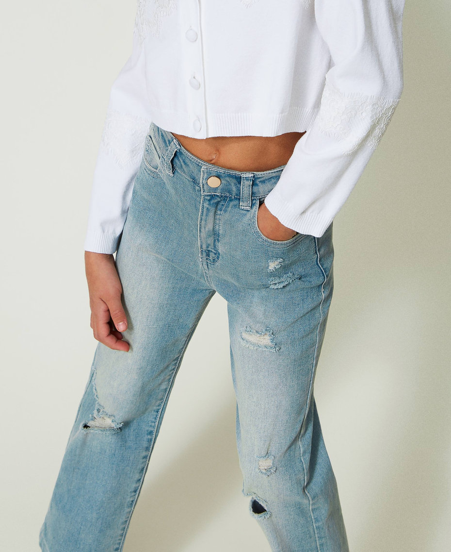 Wide leg jeans with rips
