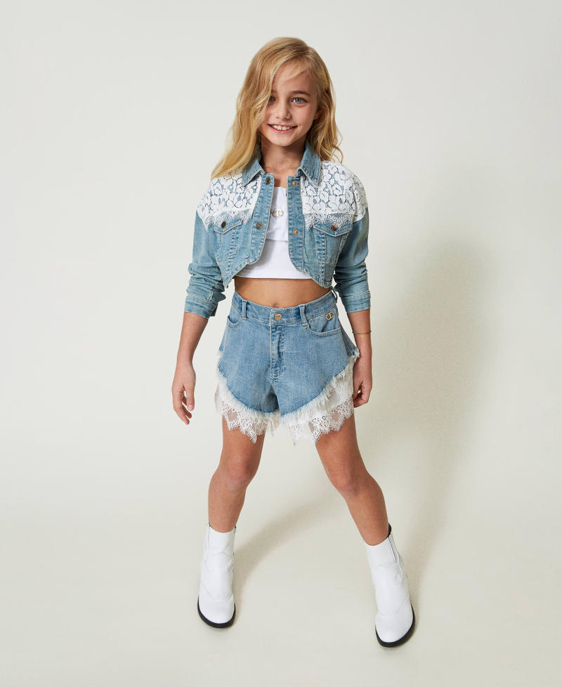 Short en jean avec volants en dentelle