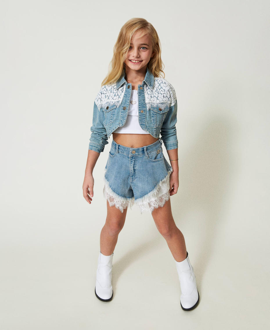 Short en jean avec volants en dentelle