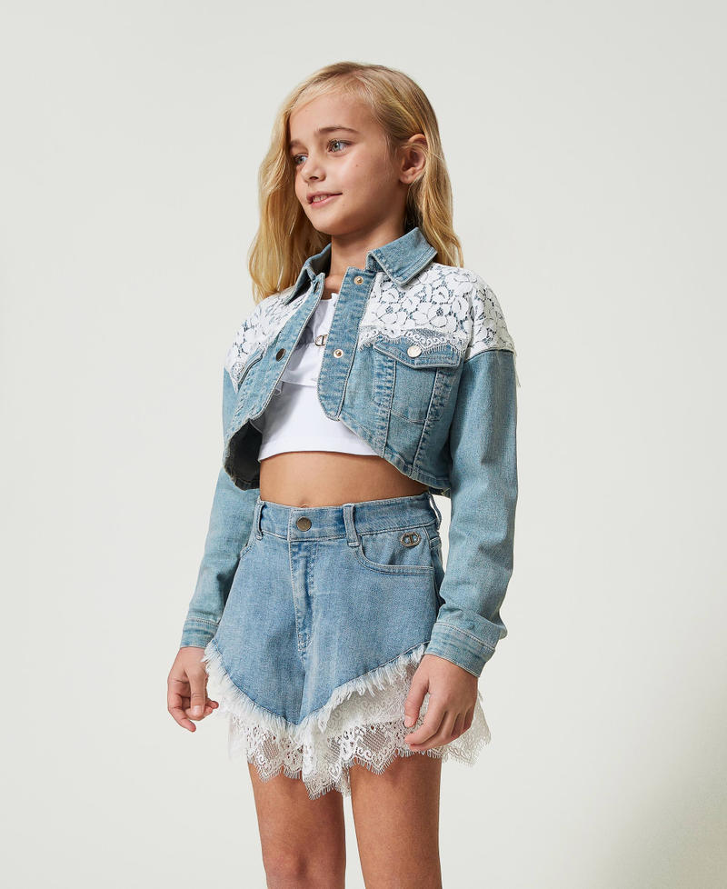 Short en jean avec volants en dentelle