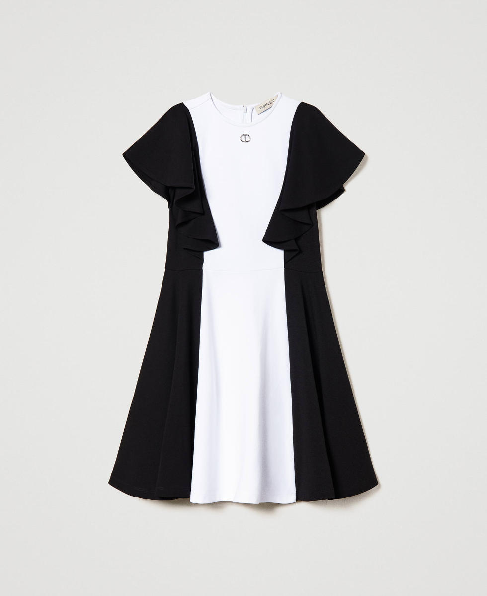 Short dress with ruffled sleeves