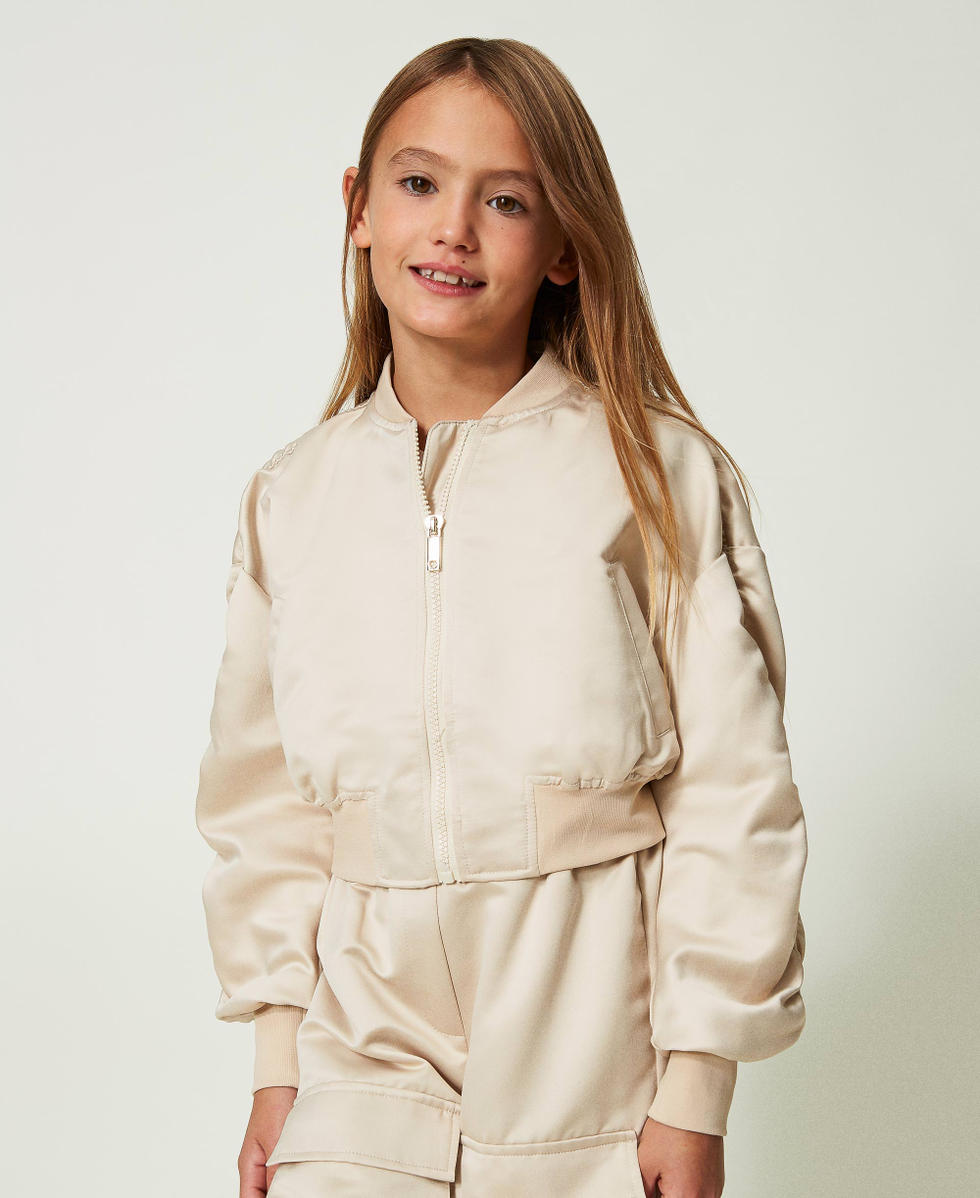 B&oacute;mber de raso con frunces