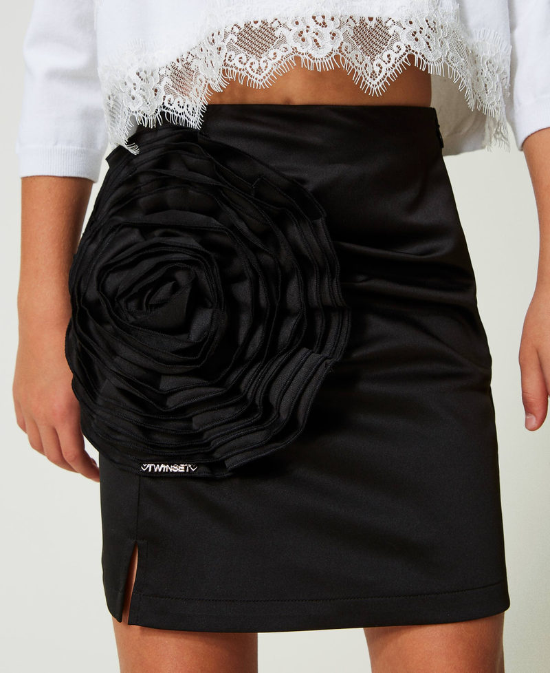 Jupe courte en satin duchesse