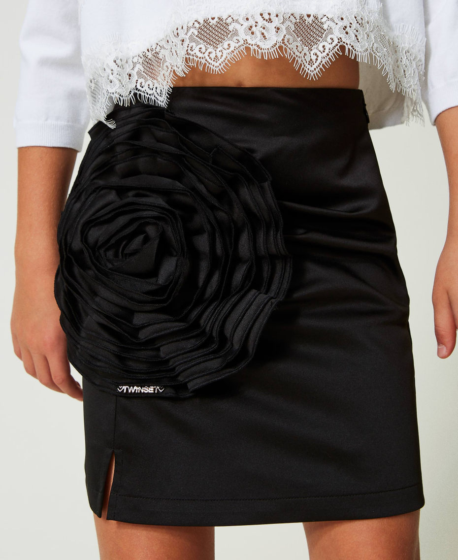 Jupe courte en satin duchesse