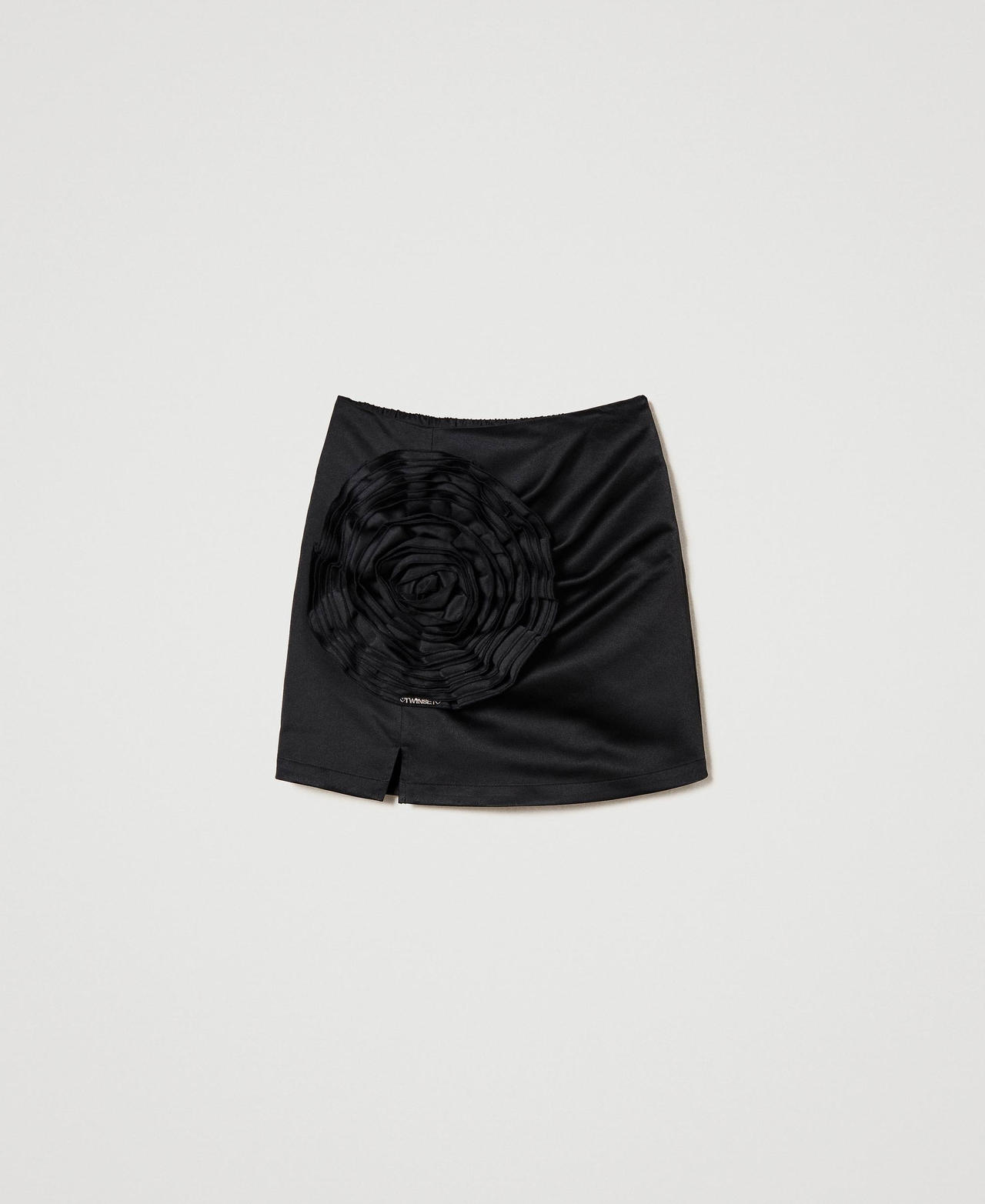 Jupe courte en satin duchesse
