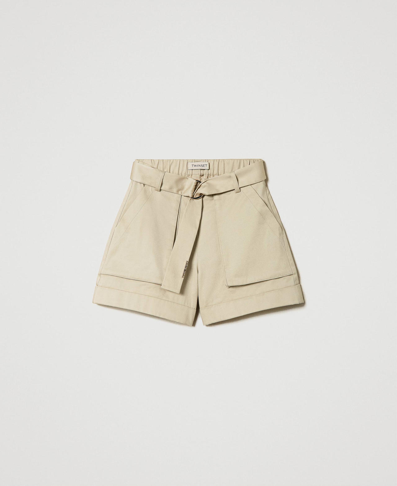 Shorts with maxi pockets