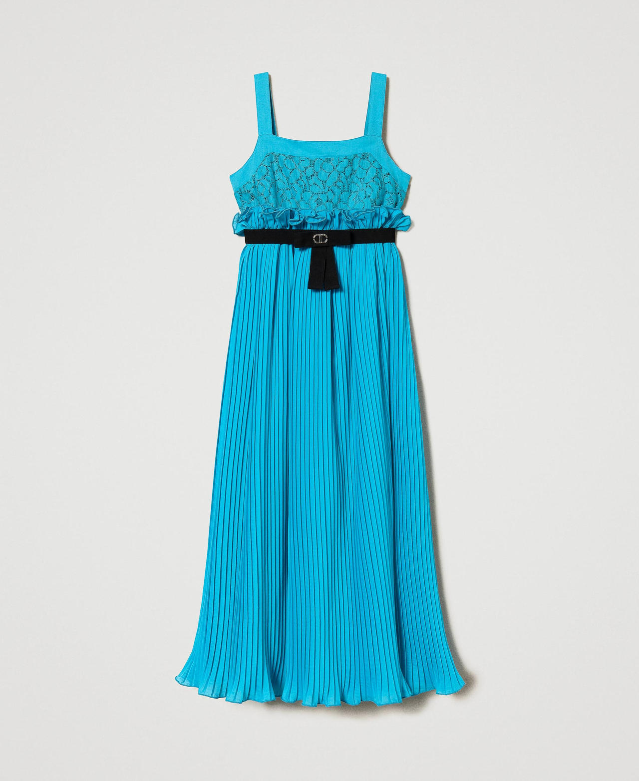 Long dress with lace and pleats